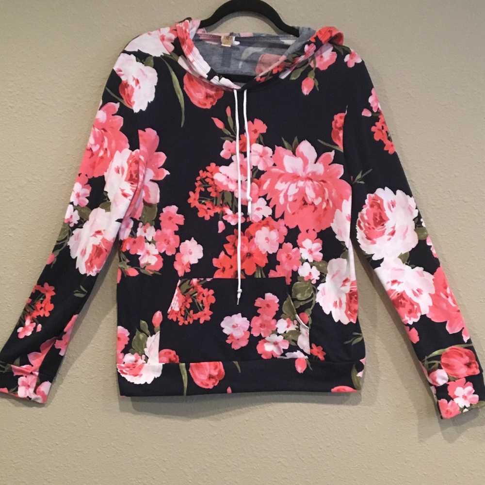 Lara Fashion Floral Hoodie, so comfy! Size Large